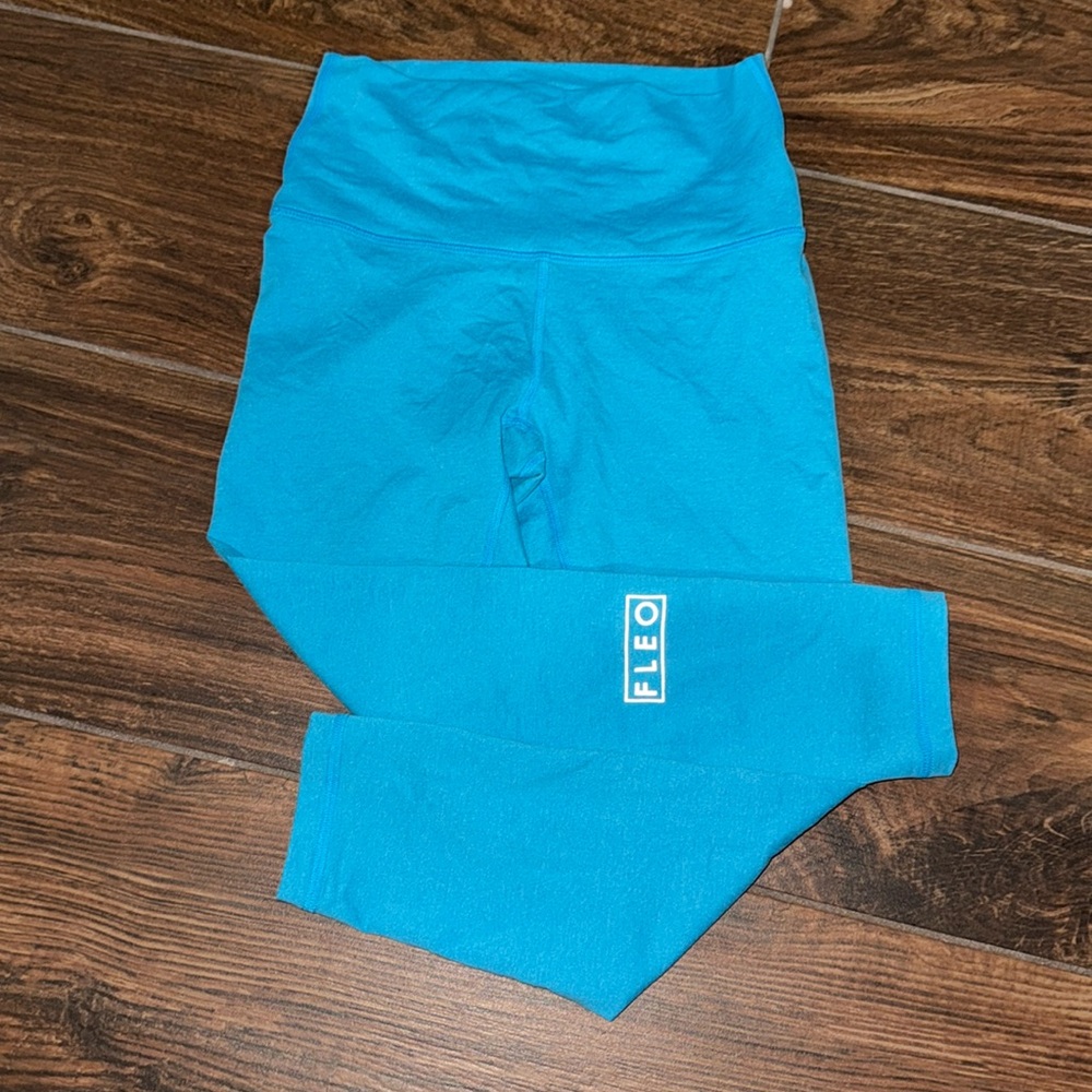 Like new FLEO leggings